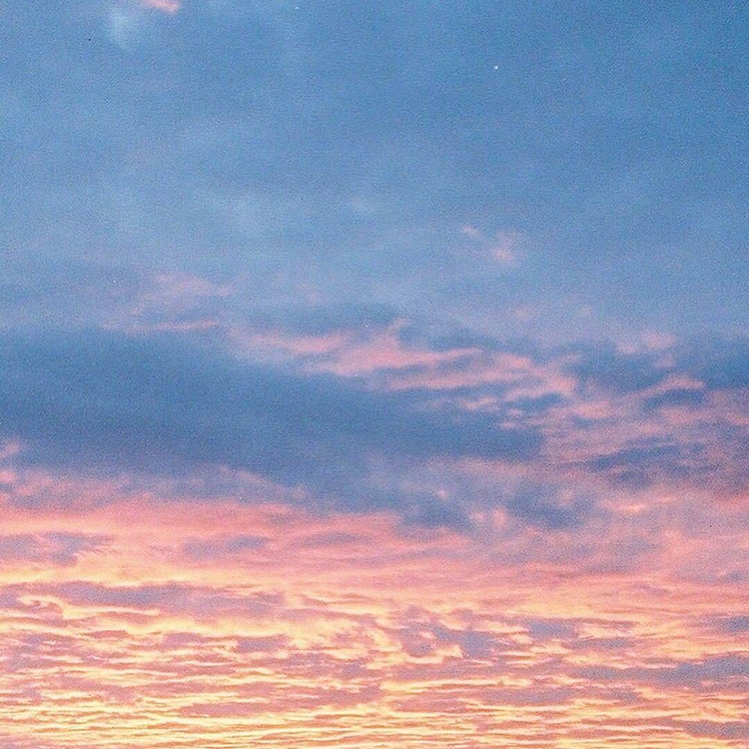 杉咲花のインスタグラム：「いろんな色、いろんな空 ☁️☁️☁️」