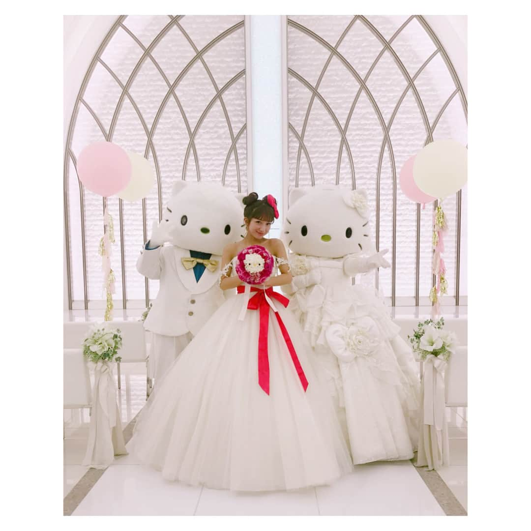 辻希美さんのインスタグラム写真 - (辻希美Instagram)「この前大好きなハローキティ＆ディアダニエルブライダルフェアに参加させていただき、久々のウェディングドレスをきましたぁ(*´꒳`*)♡ ハローキティブライダルフェアを開催しているエスクリの会場で式を挙げるとキティとダニエルが結婚式をお祝いしに来てくれます♡♡♡ もうめっちゃテンションあがっちゃったぁ(*⁰▿⁰*♡ 詳しくはブログでも書いてるからミテネ♡  #辻希美 #詳しくは #アメブロ #のんピース #ミテネ #キティブライダル #エスクリ  #結婚式　 #キティちゃん　 #ハローキティ　 #ブライダルフェア　 #PR」2月16日 13時57分 - tsujinozomi_official