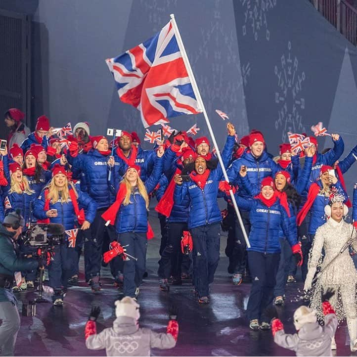 ペニー・クームズのインスタグラム：「One week ago... . . : . #pyeongchang2018 #openingceremony #teamgb #british #greatbritain #unionflag #unionjack #olympics #winterolympics #proud #flashbackfriday #fridaynight #friday」