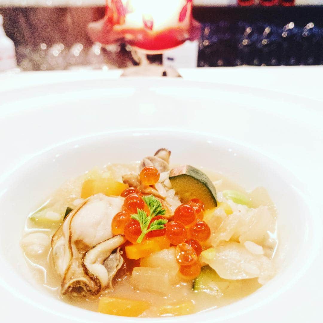Barre de vin Kのインスタグラム：「2018.02.16  牡蠣のスープ  タップリの牡蠣 牡蠣のジュースと白ワイン 野菜たっぷりでとった出汁で、 温まります。  Oyster soup  Tappri oyster Oyster juice and white wine With soup stock taken with plenty of vegetables, It will warm up.  #oyster #LouisVuitton #warm #foodstragram #vscocam #instafood #instavsco #IGersJeP #foodphoto #onthetable #vsco_food #vscogram #fodstyling #feedfeed #mycommontable #foodvsco #foodlover #wine #winelover #barredevink #LIN_stragrammer #オトコノキッチン #kagoshima #cafestragram #大人カフェ #winebar #cafe #winebar #やっぱり冬はスープ」