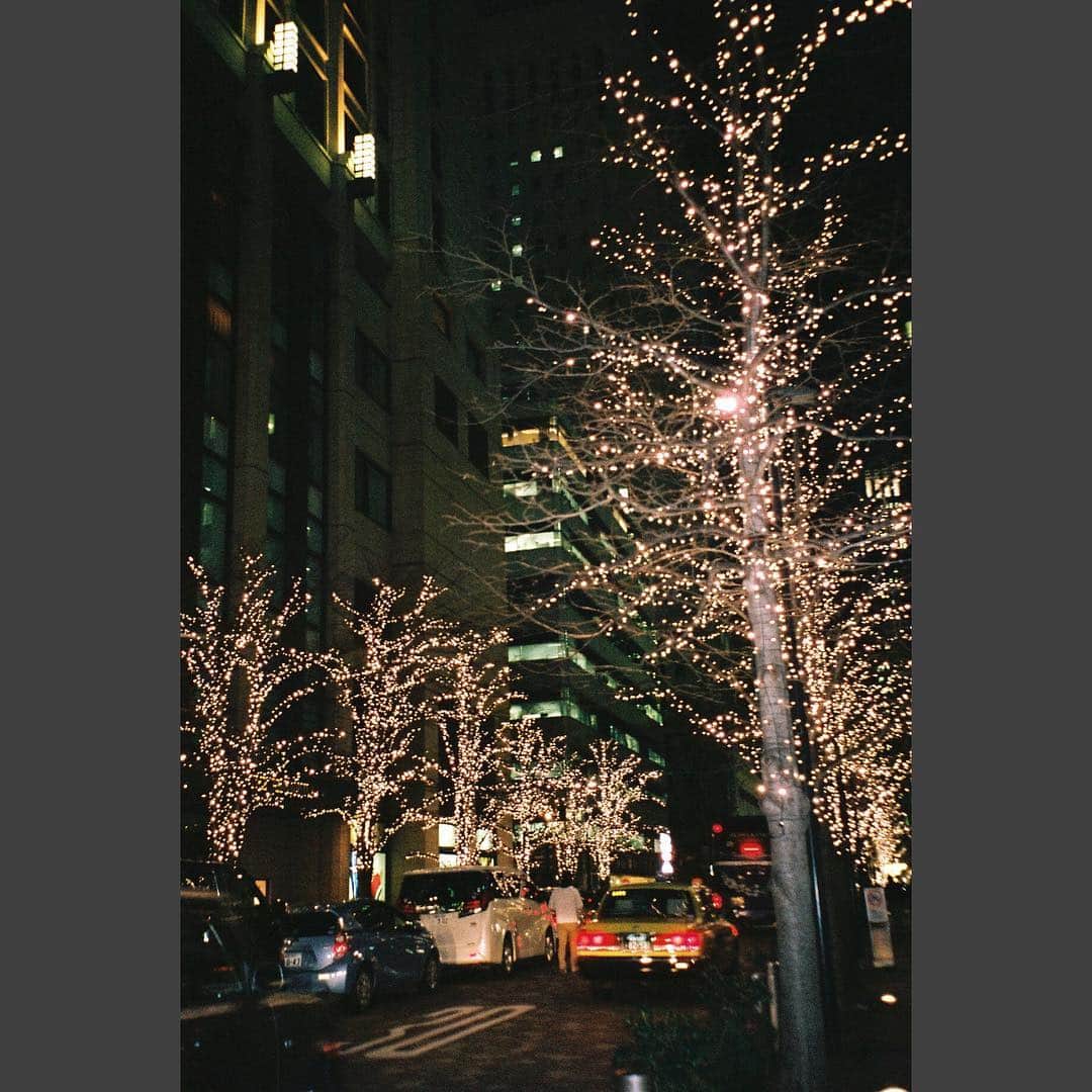 上白石萌音さんのインスタグラム写真 - (上白石萌音Instagram)「いっぱい現像した！わーい！ 今夜は#もねふみ です。 ニッポン放送がある有楽町、美しき夜道。#film」2月16日 18時01分 - mone_kamishiraishi