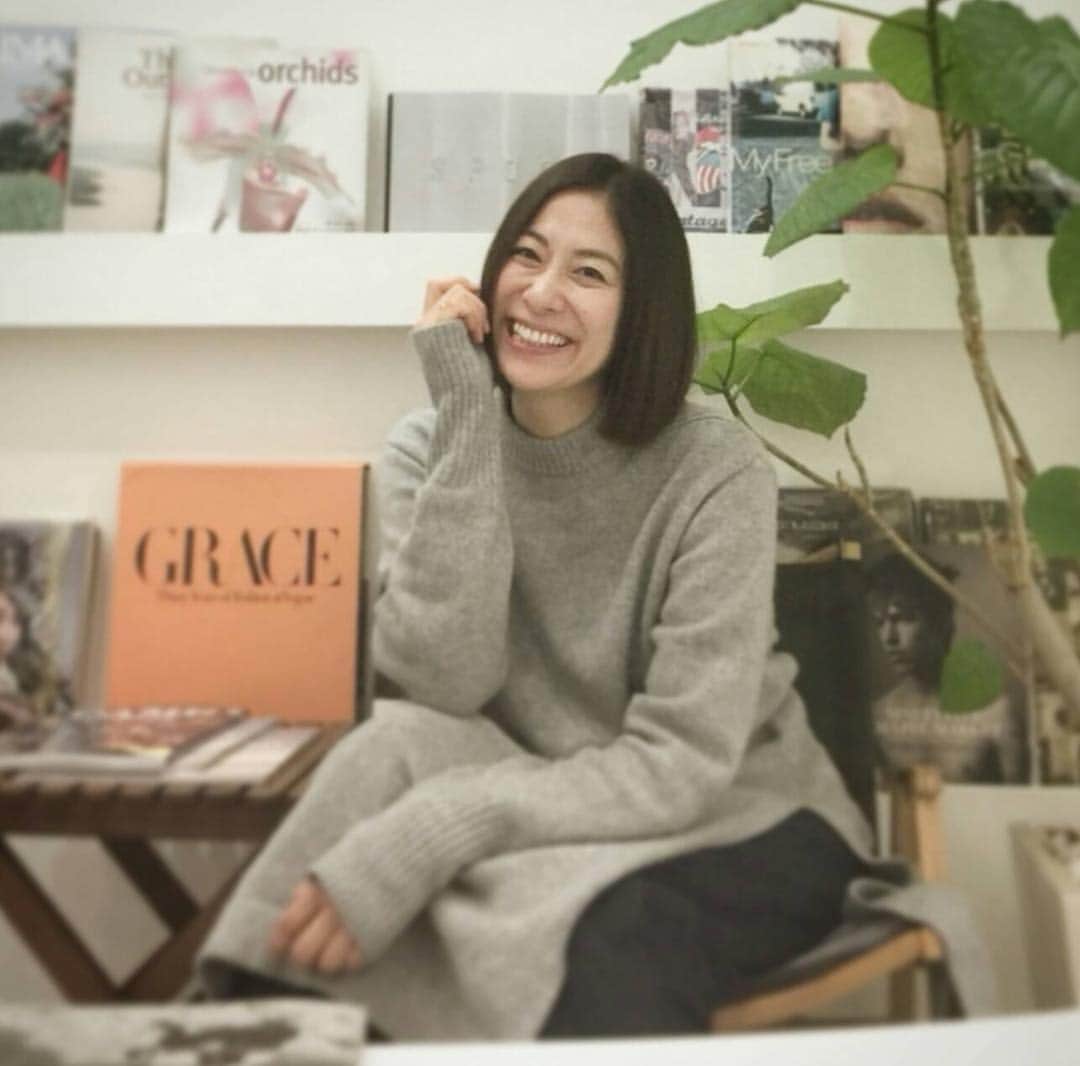 末吉里花さんのインスタグラム写真 - (末吉里花Instagram)「あちゃちゃちゃ、どんどん髪の毛が短くなっていくぞ〜🤣My hair is getting shorter and shorter! #hairstyle #bob #vanillasky #ボブ #バニラスカイ #ヘアスタイル #ショートボブ」2月16日 18時26分 - rikasueyoshi