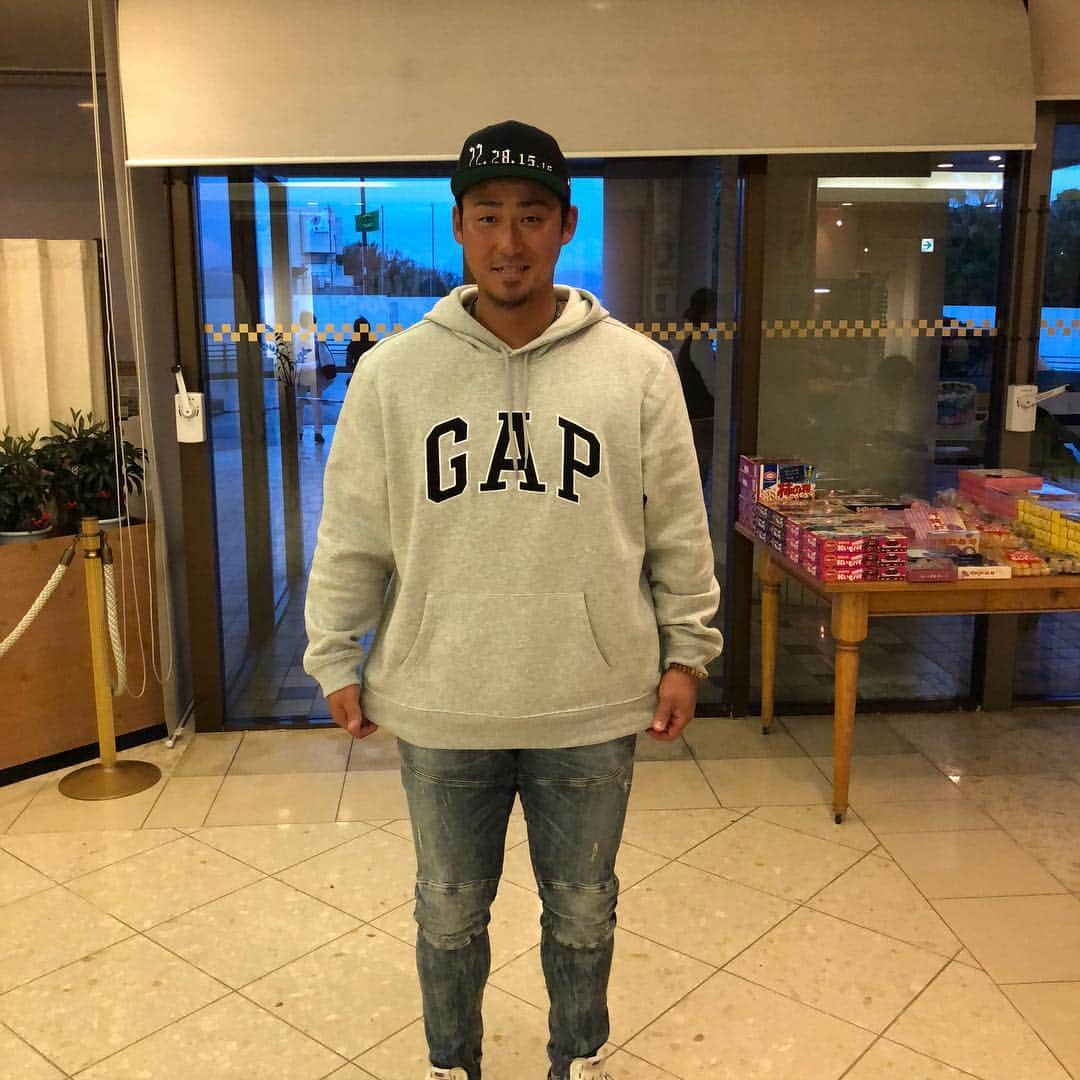 中田翔さんのインスタグラム写真 中田翔instagram 皆さんお疲れ様です ファンからもらったtシャツ着てみました ありがとうございます 今日もナイキの方からスニーカーとパーカー送ってもらいました 有難い事ですね 皆さん今日も無事に仕事終えまし