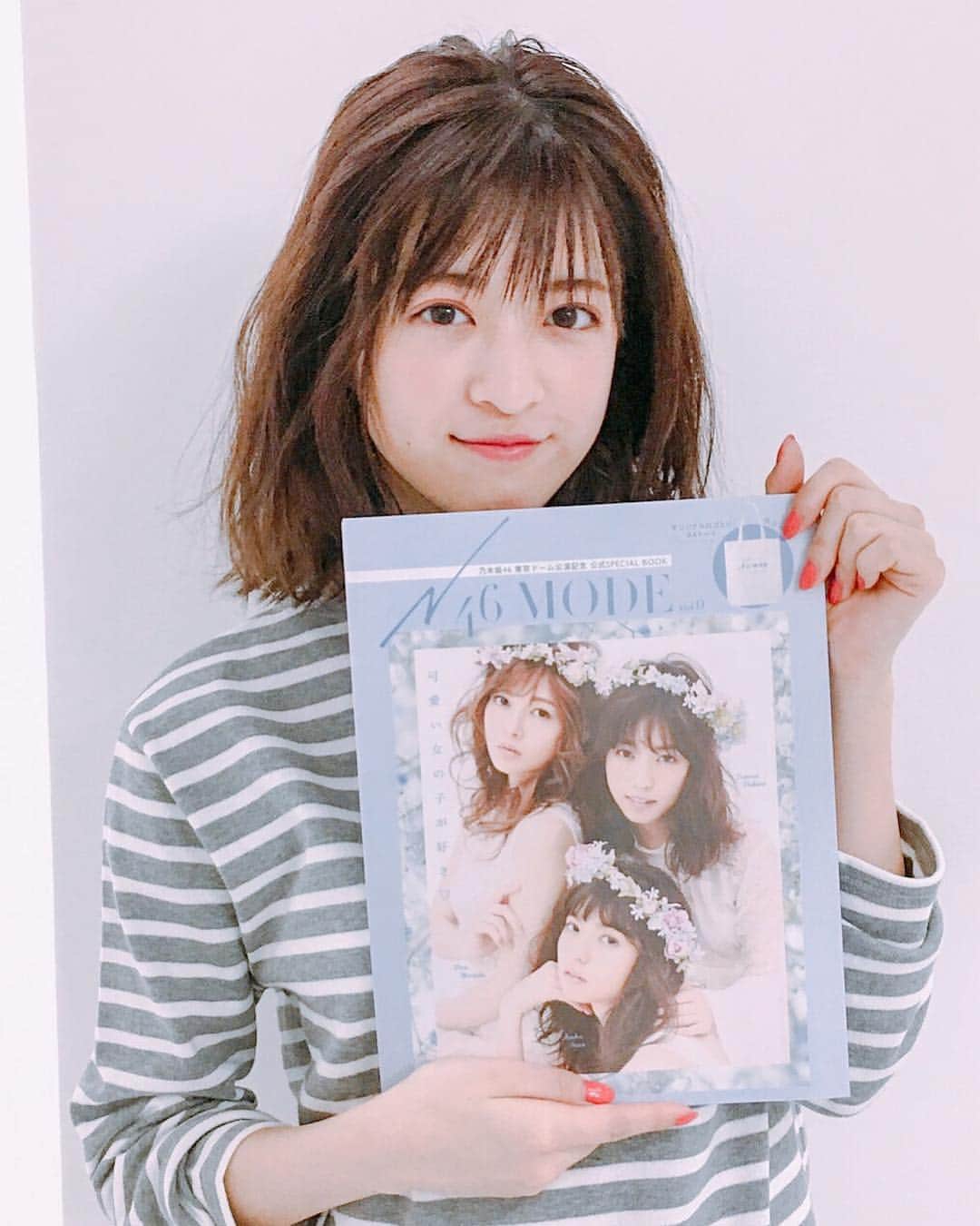 のインスタグラム：「今日のオフショット、#吉田綾乃クリスティー さん💜 香水のページ、お見逃しなく👀  #N46MODE #乃木坂46 #吉田綾乃クリスティー」
