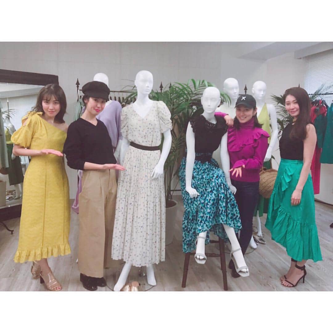 のインスタグラム：「石川えりなと♥︎ @drwcys_official 夏の内見会へ行ってきました👗✨ いつも可愛いお洋服がありすぎて、いっぱいオーダーしちゃう💖 夏はオシャレを楽しむぞっ💋☘️ #drwcys」
