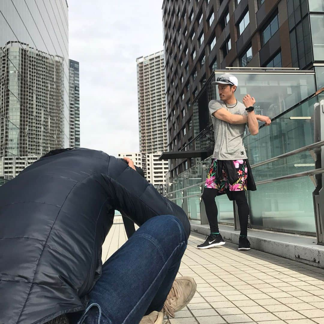 中村貴之さんのインスタグラム写真 - (中村貴之Instagram)「ムラサキスポーツの撮影📸🎥 CITY TRAILということで撮影は都内を爆走しました🦍💨楽しかったし気持ちよかった。ここ最近の運動不足がここで解消されたかな？展示会終わったし。そろそろスノボがしてーなりなー。 #ムラサキスポーツ #citytrail  #ランニング」2月16日 21時58分 - taka_brew