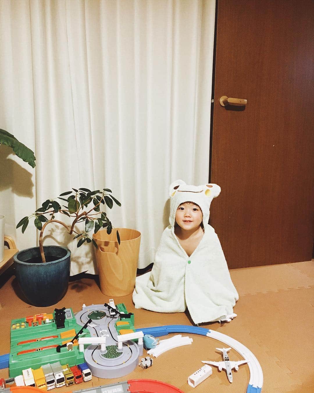 花盛友里のインスタグラム：「🐸🐸🐸」