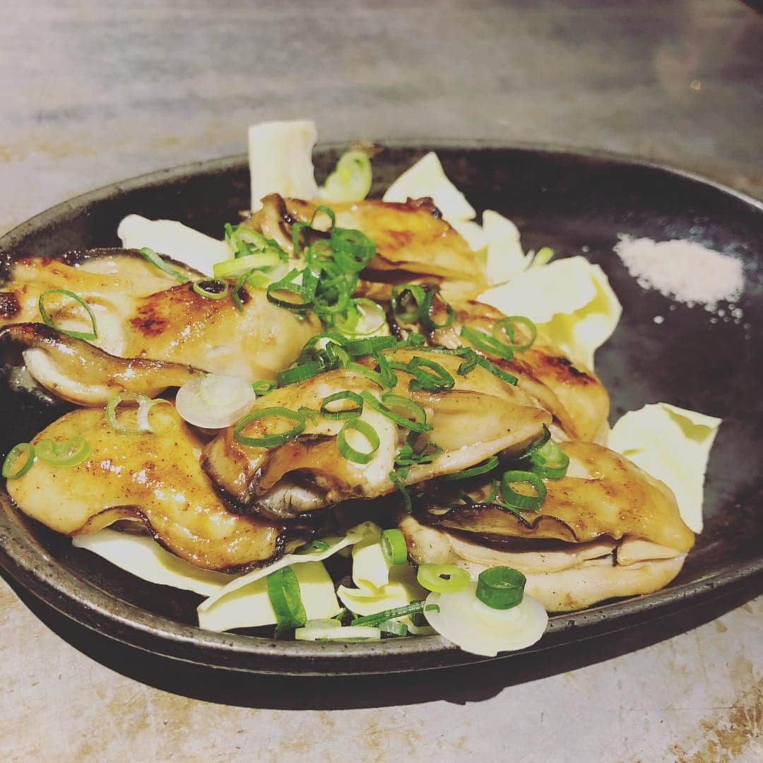 蒼山幸子さんのインスタグラム写真 - (蒼山幸子Instagram)「広島はいつも熱いね。 ありがとう！ みんなの暖かさに救われました🦕🔥 いまは牡蠣を食べて お好み焼き食べて 賀茂鶴を頂いてます。 美味しいもの多すぎて 死にそうです、、 また戻ってくるね！ #ねごと #SOAK」2月16日 23時03分 - sachiko_aoyama