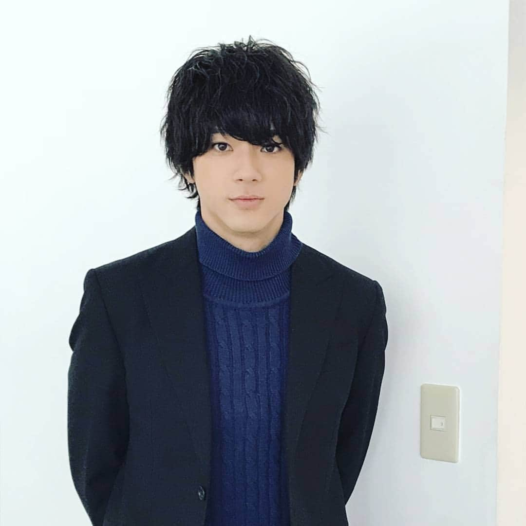 山田裕貴さんのインスタグラム写真 - (山田裕貴Instagram)「『ホリデイラブ』 もうすぐ 地獄の第４話ですよー  電気のスイッチと黒井  皆さんと写ってるやつが… あまりない(笑)。 ちょいと寂し井。  #ホリデイラブ #地獄 の #第４話  #黒井 #エロ井 #寂し井」2月16日 22時59分 - 00_yuki_y