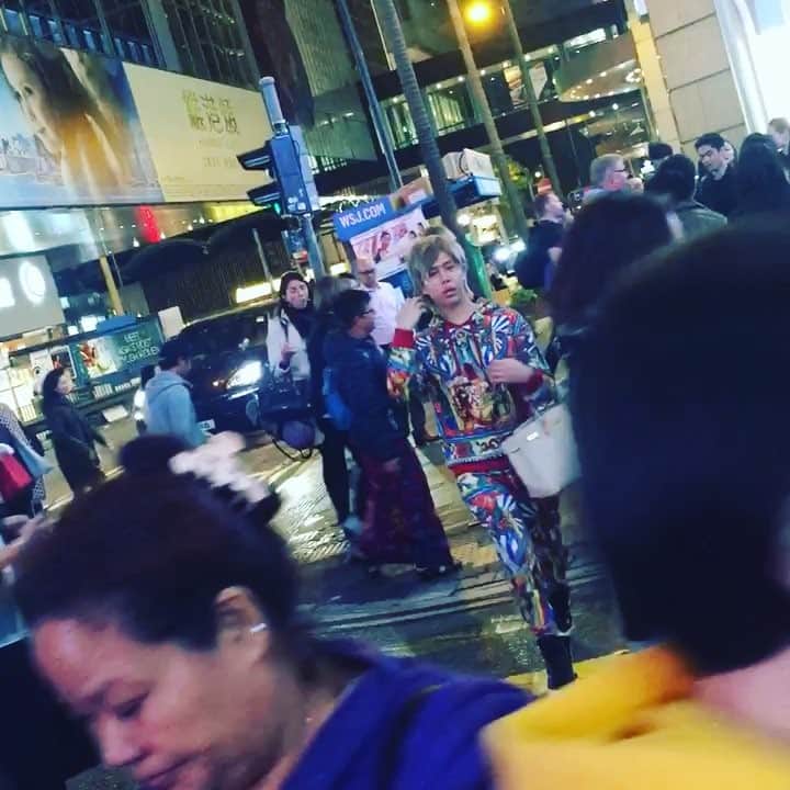 のインスタグラム：「I really love #HK 🇭🇰❤️❤️ This location is #中環 #central in HK✨🌃 My coordinate is #dolcegabbana collection clothes💕💕💕 #hongkong #iloveasia #expensiveclothes #expensivefashion #luxurylifestyle #cosmeticsurgery #beautyboy #japanese #japaneseman #luxuryman #travel #traveling #香港 #香港旅行 #整形 #整形男子 #アレン #ドルチェアンドガッバーナ」