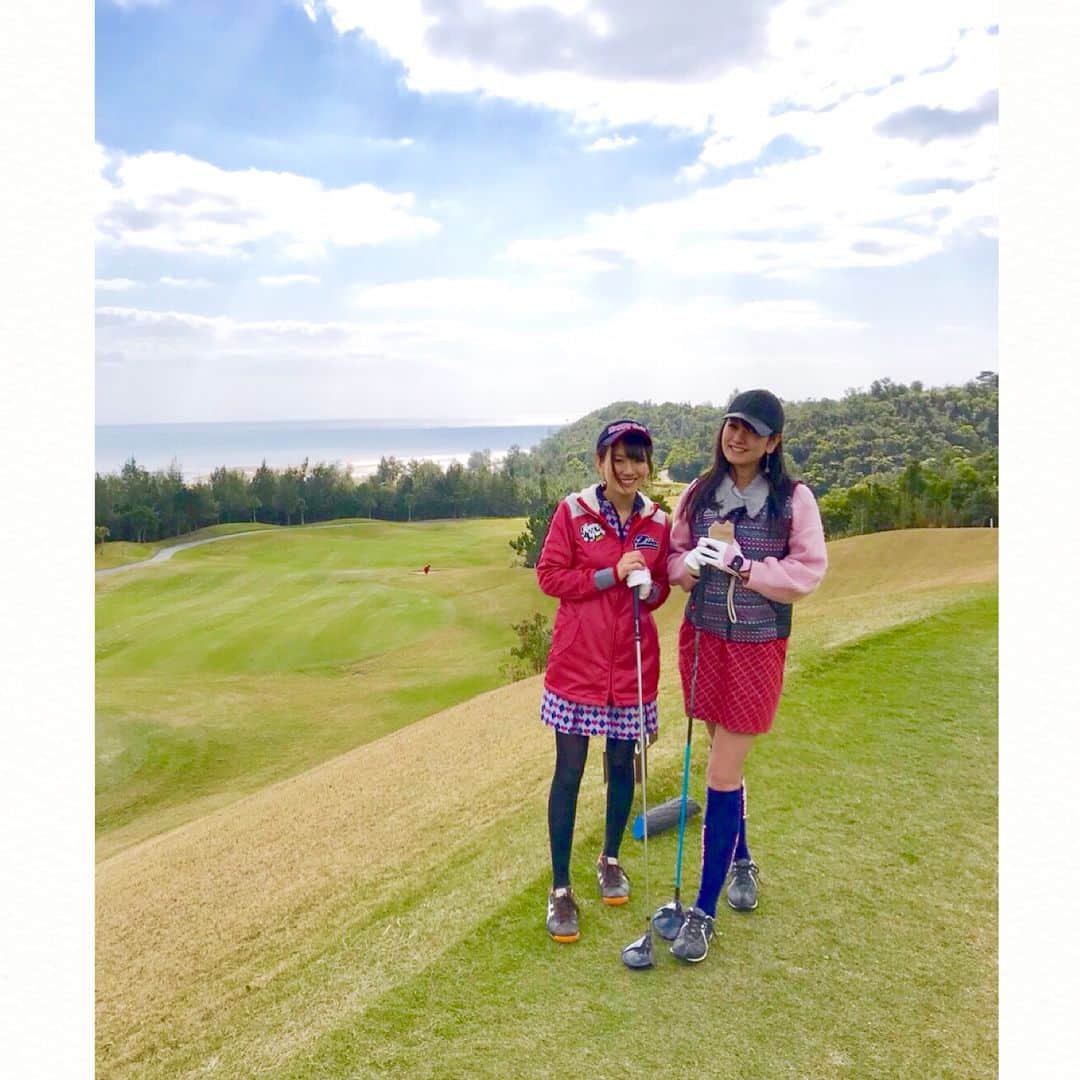 脊山麻理子さんのインスタグラム写真 - (脊山麻理子Instagram)「そして宜野座で今年初のゴルフもしましたー(=^ェ^=)沖縄はスルーだから短時間で楽しめて助かる💕みかちゃんと手袋お揃いに💕ウエアも沖縄のアウトレットで調達(=^ェ^=)暖かくて気持ち良かったぁ⛳️ #ゴルフ女子 #宜野座カントリークラブ #沖縄 #golf #lovegolf」2月17日 19時23分 - mariko_seyama_milkpon