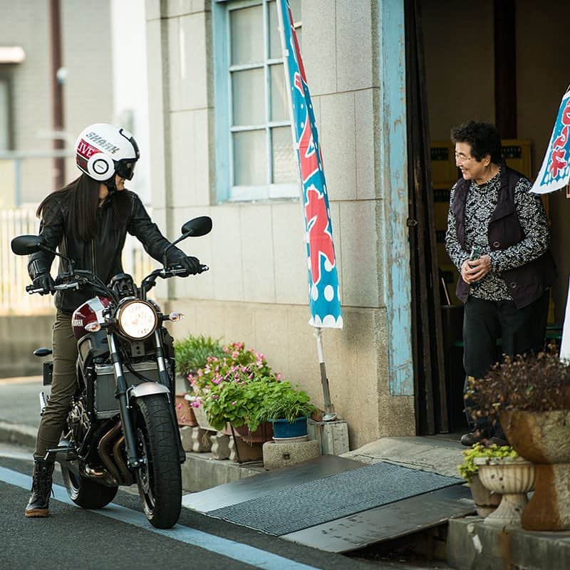 ヤマハ バイクさんのインスタグラム写真 - (ヤマハ バイクInstagram)「#オートバイで旅立つとき #XSR700#shark #fastersons #bikestagram#bikersofinstagram#ridersbook #bikelady#bikerswomen#motogirl#ladybiker#バイク女子 #goodtimes#japantrip#おばちゃん #ラムネ#lovely#ラブリー」2月17日 14時22分 - yamaha_bike