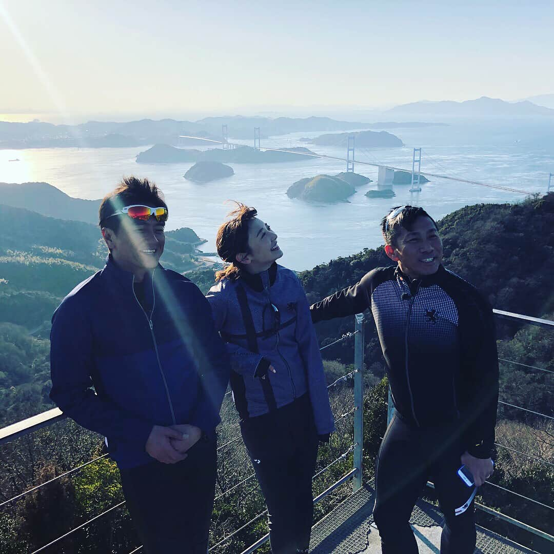 前園真聖さんのインスタグラム写真 - (前園真聖Instagram)「大島の石のカフェでパンケーキを頂き、亀老山展望台まで登って、絶景を眺めました👀❤️ #大島 #石のカフェ #パンケーキ #亀老山 #展望台 #亀さん #やっぱり #焼酎のみたい」2月17日 16時53分 - maezono_masakiyo