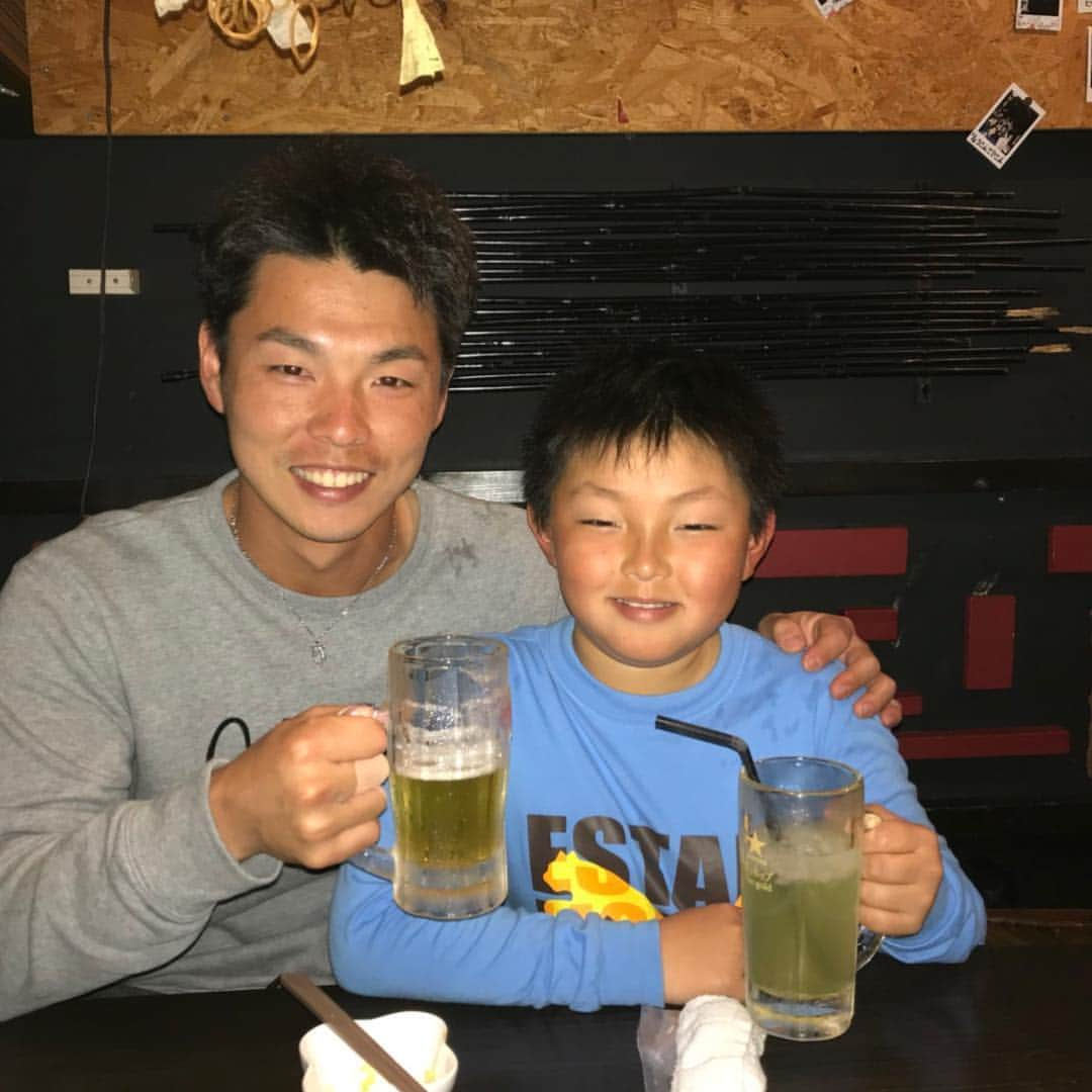 杉山翔大さんのインスタグラム写真 - (杉山翔大Instagram)「昨日は弟の爽の11歳の誕生日でした😊🍀 相変わらず背が伸びず、横にでかくなり、 幼少期の自分そっくりです(笑)  とにかく誕生日おめでとう🎊 もっと笑顔上手になろうね😅(笑) 野球もがんばれっ！！！」2月17日 21時44分 - sugi45_cd