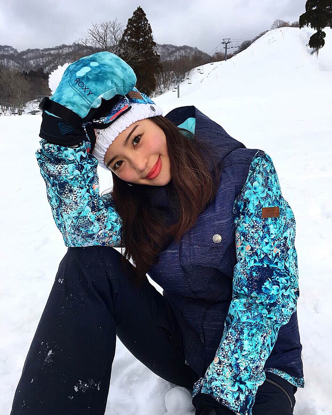 咲和希さんのインスタグラム写真 - (咲和希Instagram)「Snow world🏂🌬❤️ . .  DMで質問あったので！ ウェアは @roxy です。 . #roxy #snowboard @roxyjapan」2月17日 23時10分 - kazukiy21