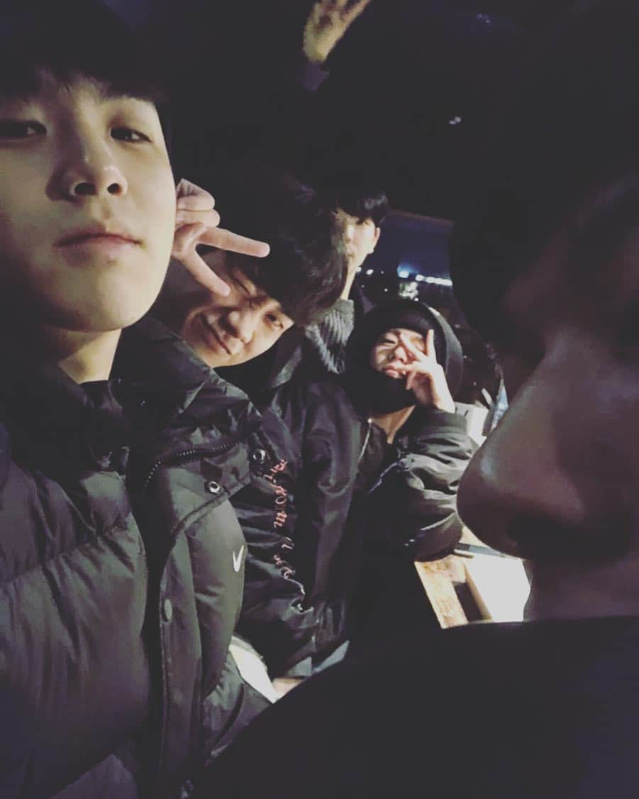 イ・ヒョヌのインスタグラム：「왕코 박영현 살많이 빠진 완호형 바코드더뷰사장 신제민 얼굴 반쪽 신동재 모두 사랑한다 함께하지못한 혁이형 성주 승연이 서원이 다들 사랑해 건강하게 잘 지내고 있어라❤️ #또모」