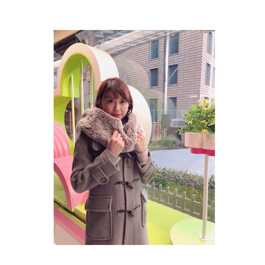 西村まどかさんのインスタグラム写真 - (西村まどかInstagram)「おはようございます☀️ 今日は風がかなり冷たいです〜💦 またまた真冬の寒さが戻ってきます⛄ . #シューイチ を観てから 素敵な日曜日をお過ごしください😆♪ . . . . . . . . . . . . . . #sunday#sundaymorning#ootd#selca#selfie#ootd#fashion#winterfashion#girly#japanesegirl#l4l#f4f#followme#シューイチお天気#日テレ#衣装#もこもこ#ダッフルコート#巻き下ろし#ツヤ肌メイク#ナチュラルメイク#華奢ピアス#セルカ#日曜日の朝#日曜日#お天気お姉さん#福井#西村まどか」2月18日 8時57分 - madoka_nsmr