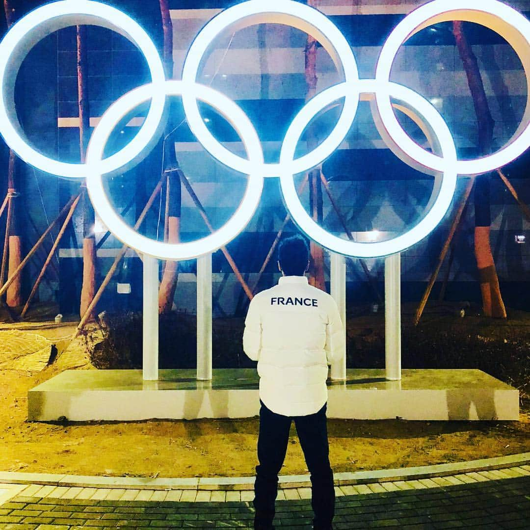 シャフィク・ベセギエのインスタグラム：「After I start skating at 13years old I never expect to be Olympian but it was my dream and it’s come true 🇫🇷Thank you @pyeongchang2018 for this amazing Olympian  atmosphere so proud to be part of this events so much work,  sacrifice, injury and restart from zero to get there But I did it ❤️」