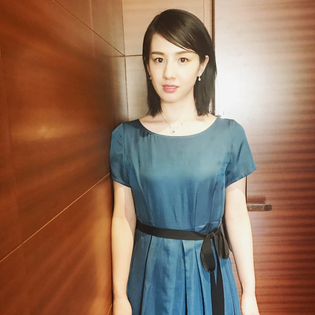 桜庭ななみさんのインスタグラム写真 - (桜庭ななみInstagram)「昨日はマンハントの舞台挨拶でした。 来てくださった皆さん、ありがとうございました。 キャストの皆さんと撮影を振り返ることができて楽しかったです。 昨日の衣装はロングで👗✨ 今日はマンハント最後の舞台挨拶を撮影をした大阪でやってきます。 #桜庭ななみ #マンハント #mmattachment #SWAROVSKI」2月18日 10時16分 - nanamisakuraba_official