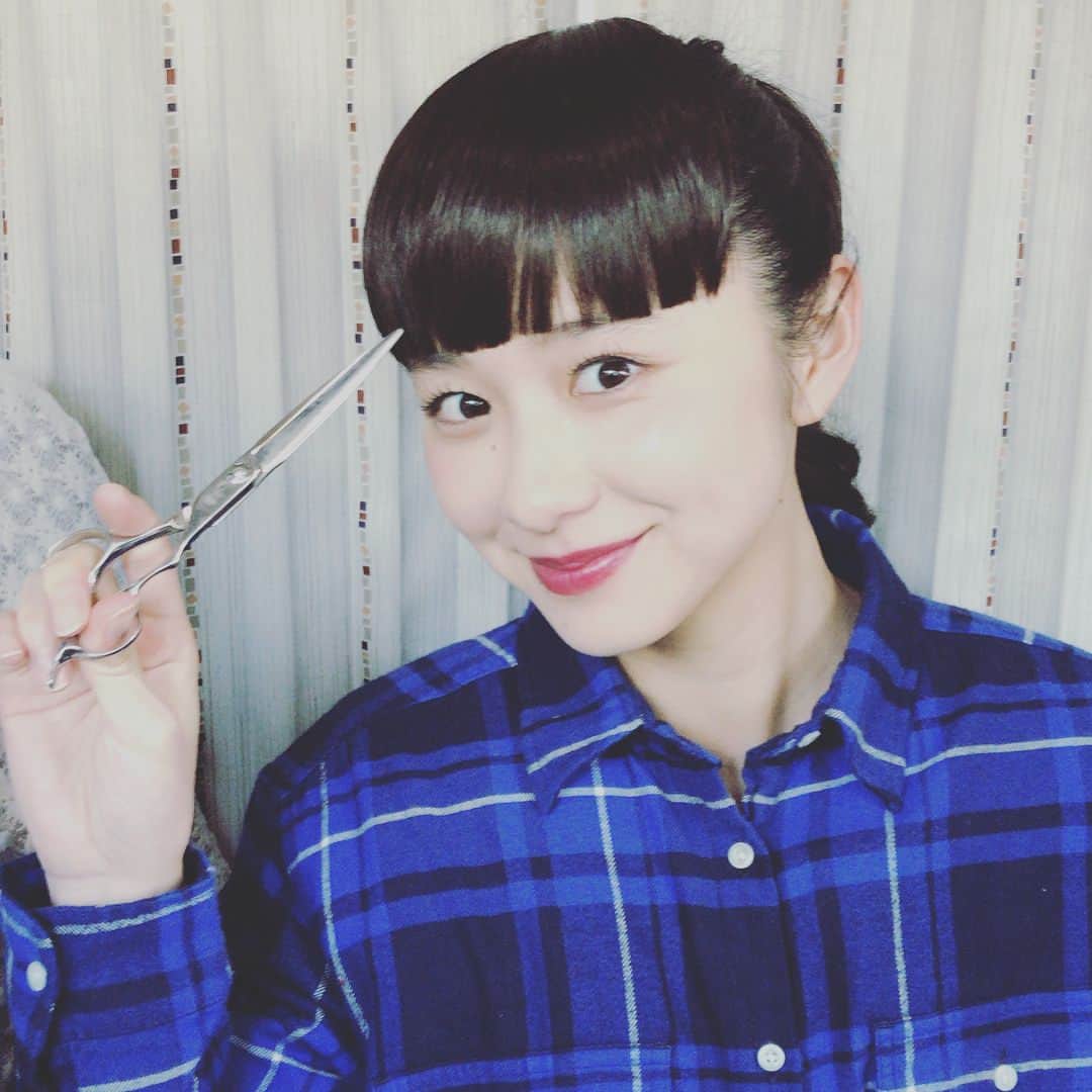 堀田さんちの真由さん。（堀田真由）のインスタグラム：「ご無沙汰しております。 堀田さんは、本日スチール撮影です。 #滋賀県 #なう」