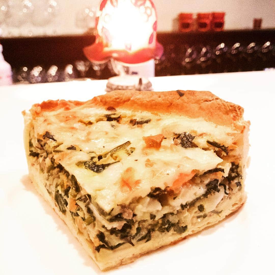 Barre de vin Kのインスタグラム：「2018.02.18  冬野菜タップリのキッシュ  お野菜を細かく刻んで牛肉のミンチと合わせてクミンで味付け パルミジャーノ、卵、生クリームで深い味わいのキッシュを この厚さはケーキ並みです。  #キッシュ #LouisVuitton #warm #foodstragram #vscocam #instafood #instavsco #IGersJeP #foodphoto #onthetable #vsco_food #vscogram #fodstyling #feedfeed #mycommontable #foodvsco #foodlover #wine #winelover #barredevink #LIN_stragrammer #オトコノキッチン #kagoshima #cafestragram #大人カフェ #winebar #cafe #winebar #やっぱり冬野菜」