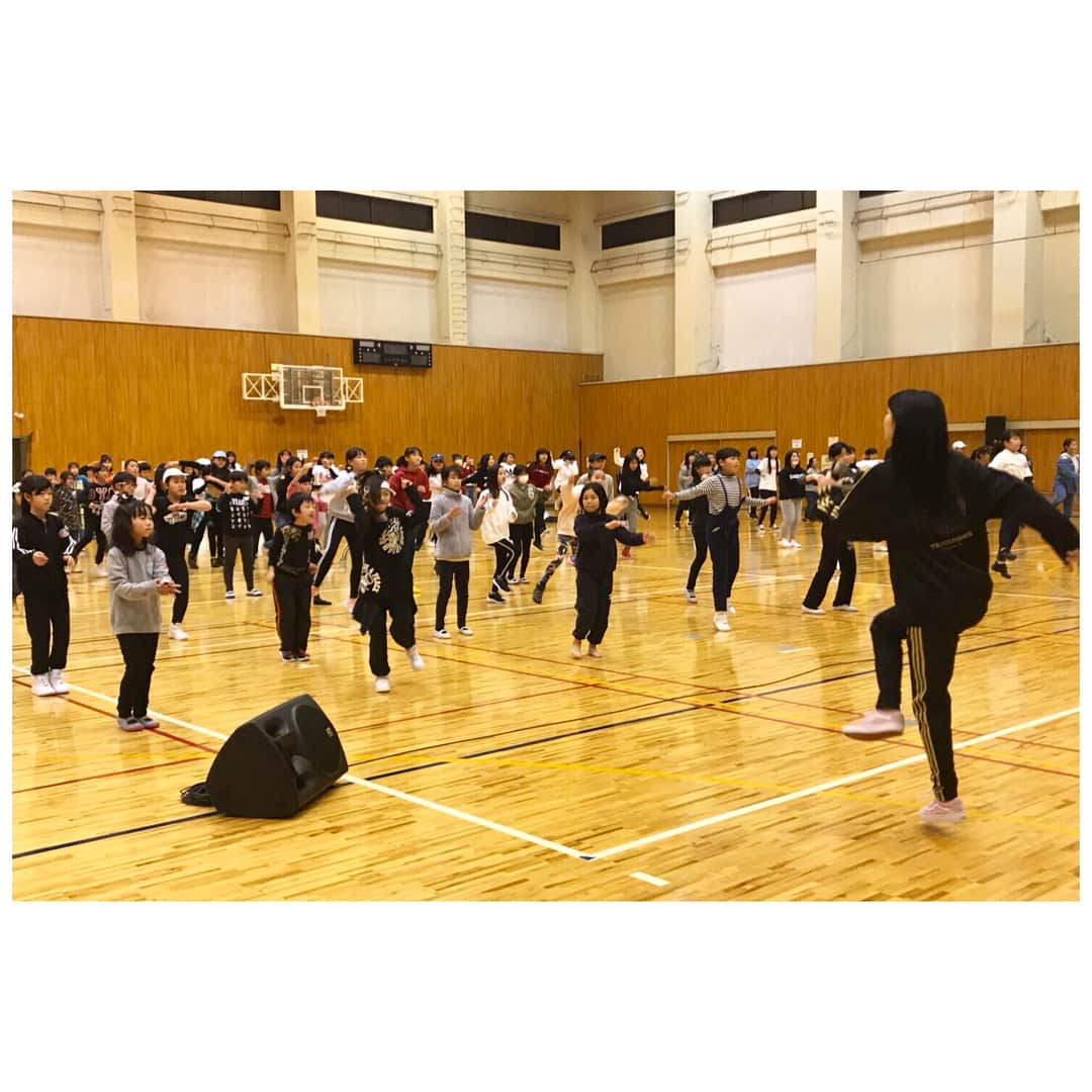 Aya（高本彩）さんのインスタグラム写真 - (Aya（高本彩）Instagram)「〝スポーツチャレンジinまつばら〟先程無事に終了しました👏沢山のご応募をいただき150名の子供達と〝Rising Sun〟を踊りました！まーちゃんと美央の指導のもと、みんな一生懸命踊ってくれていてパワーをもらいました🔥松原市の皆さん本当にありがとうございました！！！ #松原市 #ドリームアンバサダー #DreamAya #根木さんも駆けつけてくれました #澤井市長 #expginstructor #UGEさんとりーさん #重留真波 #中島美央 #思わず私も子供達と踊ってしまっていました #ダンスで日本を元気に」2月18日 16時21分 - aya_dream04