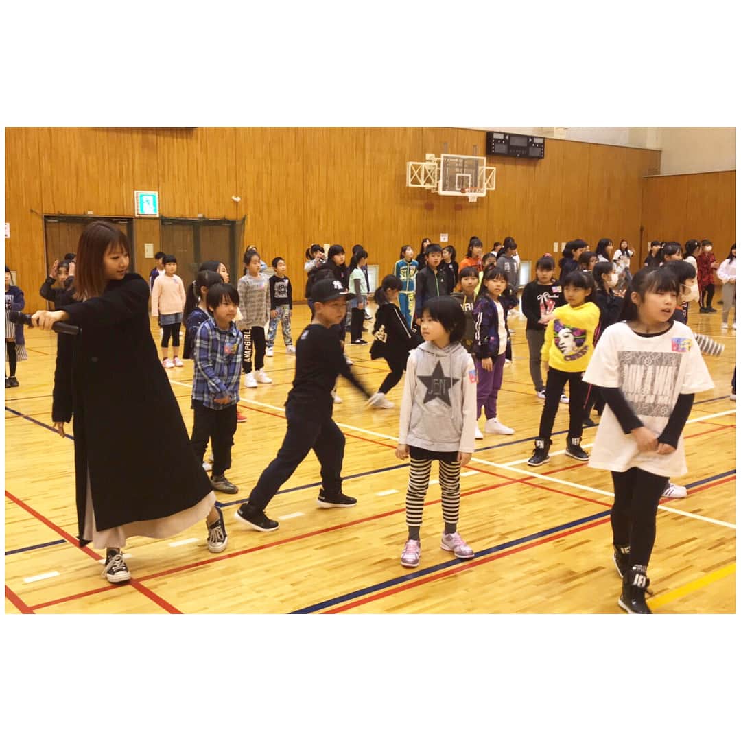 Aya（高本彩）さんのインスタグラム写真 - (Aya（高本彩）Instagram)「〝スポーツチャレンジinまつばら〟先程無事に終了しました👏沢山のご応募をいただき150名の子供達と〝Rising Sun〟を踊りました！まーちゃんと美央の指導のもと、みんな一生懸命踊ってくれていてパワーをもらいました🔥松原市の皆さん本当にありがとうございました！！！ #松原市 #ドリームアンバサダー #DreamAya #根木さんも駆けつけてくれました #澤井市長 #expginstructor #UGEさんとりーさん #重留真波 #中島美央 #思わず私も子供達と踊ってしまっていました #ダンスで日本を元気に」2月18日 16時21分 - aya_dream04