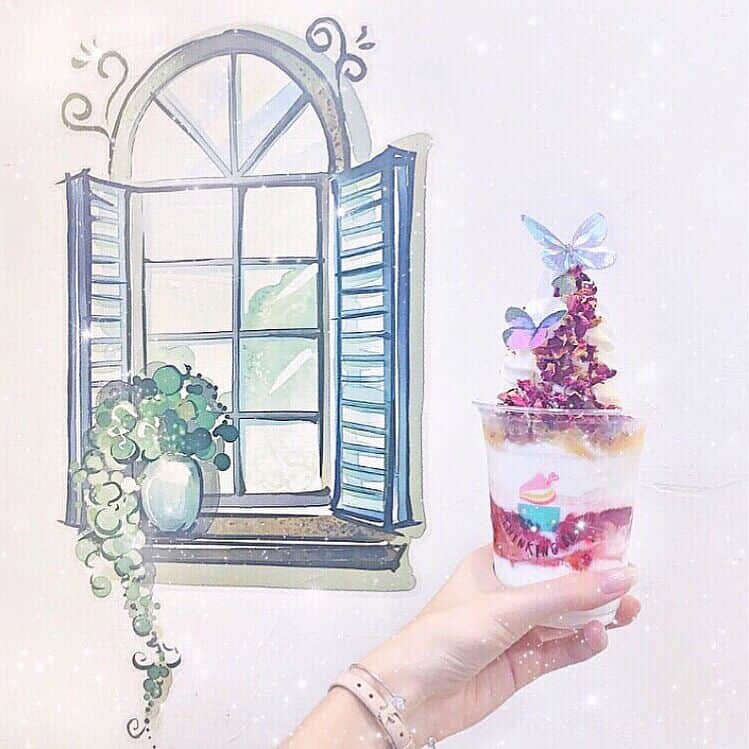 Tastimeのインスタグラム：「台北にあるオシャレなカフェ🌸 Thinking Bar 思考吧💕 台北市大安區延吉街159號 [平日] 9am〜8:30pm [土日] 10am〜8:30pm Photo by @michelle0728__ @empresscat1221」