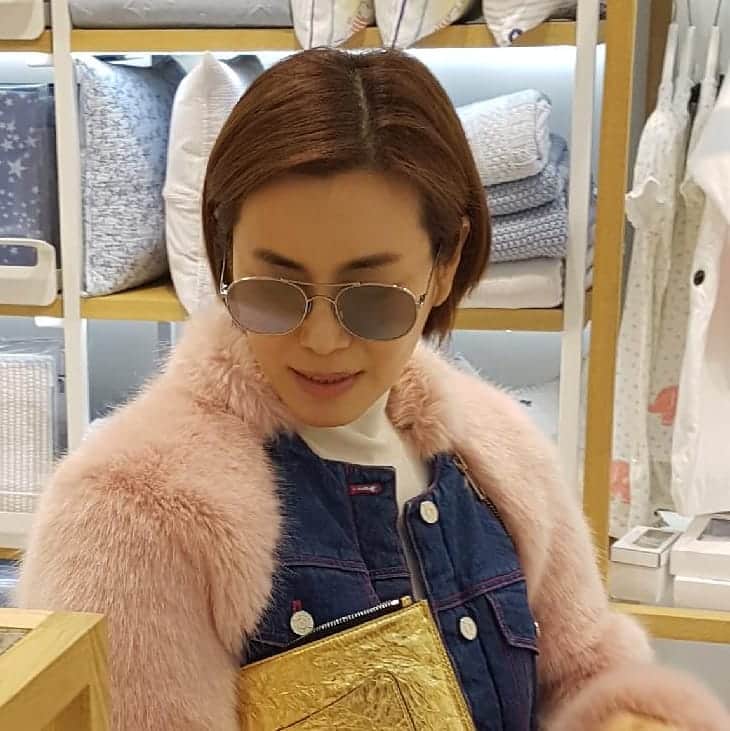 キョン・ミリのインスタグラム：「패션에완성#썬그라스😎@tstarteye」