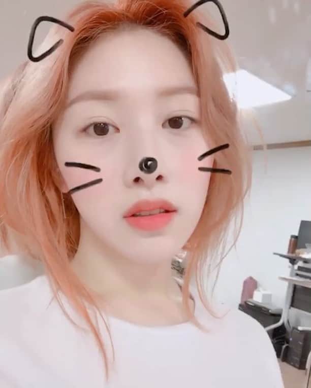SONAMOOのインスタグラム：「다들 설은 잘 보내셨나여!! 저는 오늘도 연습즁,,,😎😎 수지 노래에 전염되었다고 한다🎶🎶」