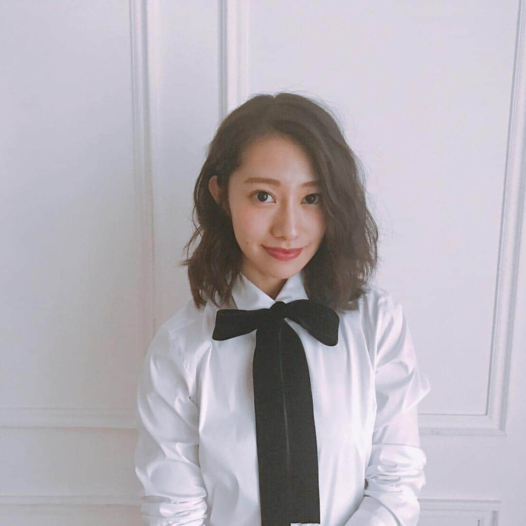 乃木坂46のインスタグラム：「#桜井玲香 さんの巻頭のカバーストーリーはチェックしましたか？👀 通常盤は発売中！まだの方はお手にとってご覧ください！  #N46MODE #乃木坂46 #桜井玲香」