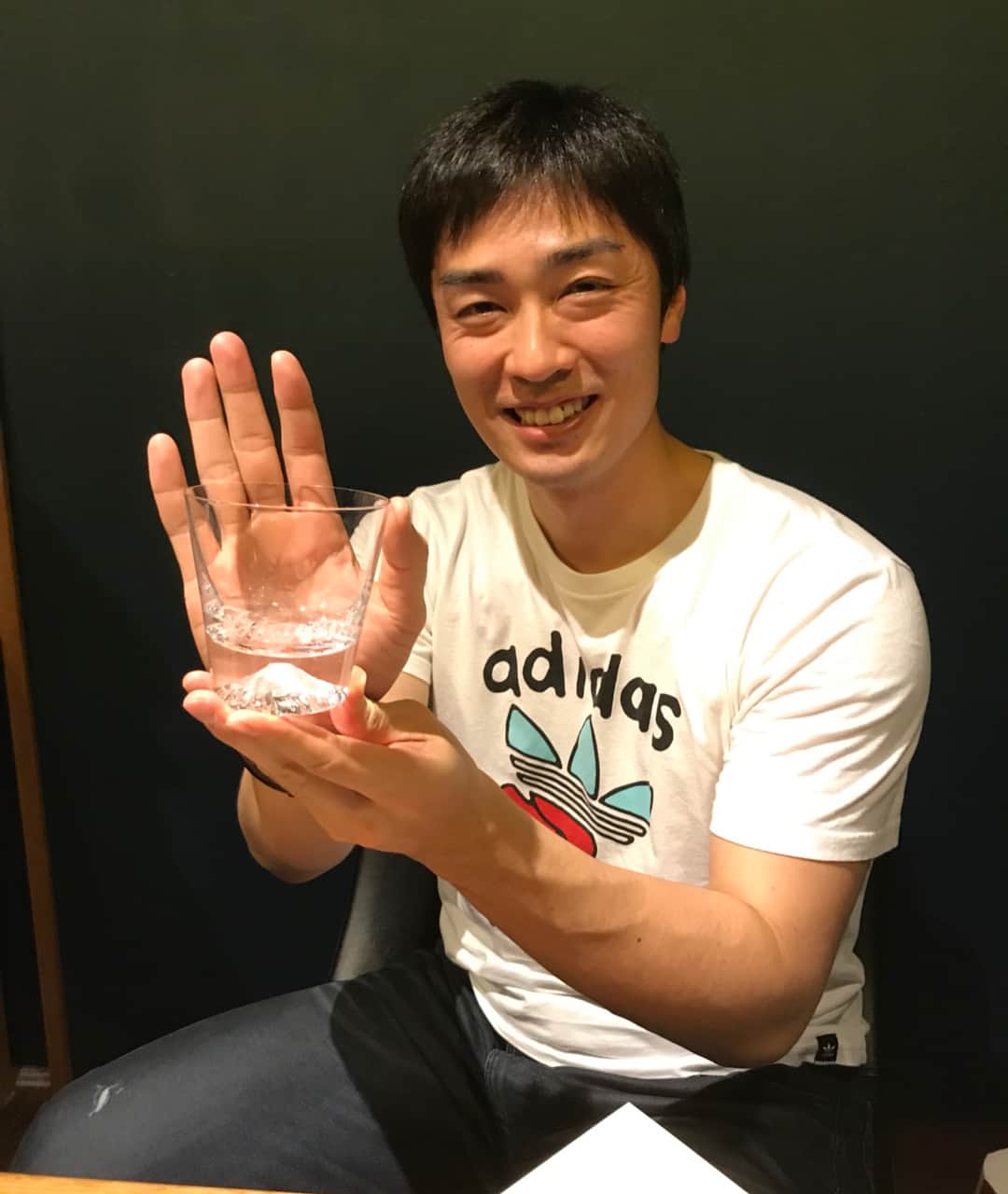 齋藤誠哉のインスタグラム：「自主トレメンバーでの飯会プラス和田さんのバースデー会🎉🎂 めちゃくちゃ喜んでもらえました✌🏻 #和田毅 #バースデー会 #田中正義 #ほろほろ酔い酔い #ばり美味かった」