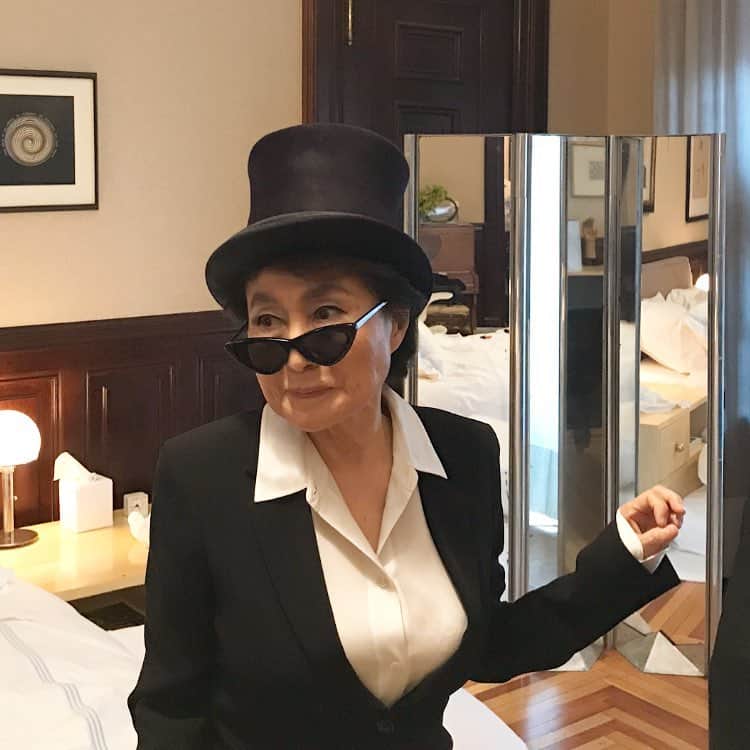 オノ・ヨーコのインスタグラム：「Today I turned 85. I never thought it would be possible. But impossibilities are starting to happen for all of us, like magic. yoko」