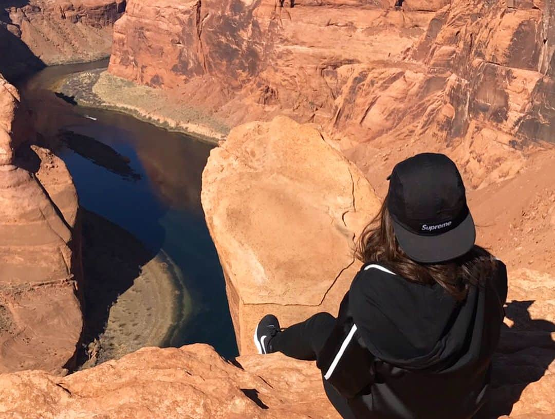 古都かなさんのインスタグラム写真 - (古都かなInstagram)「Las Vegas🇺🇸旅行✈️✨ 楽しすぎる💖Horseshoe Bendからの景色が絶景すぎて気持ちよかった🌞車で往復9時間かけて行った甲斐があったよ🚌✨#lasvegas #tip #horseshoebend #ラスベガス #旅行 #ホーシューベンド #絶景 #癒された #ハッピー💓」2月19日 5時17分 - kanachanyaai