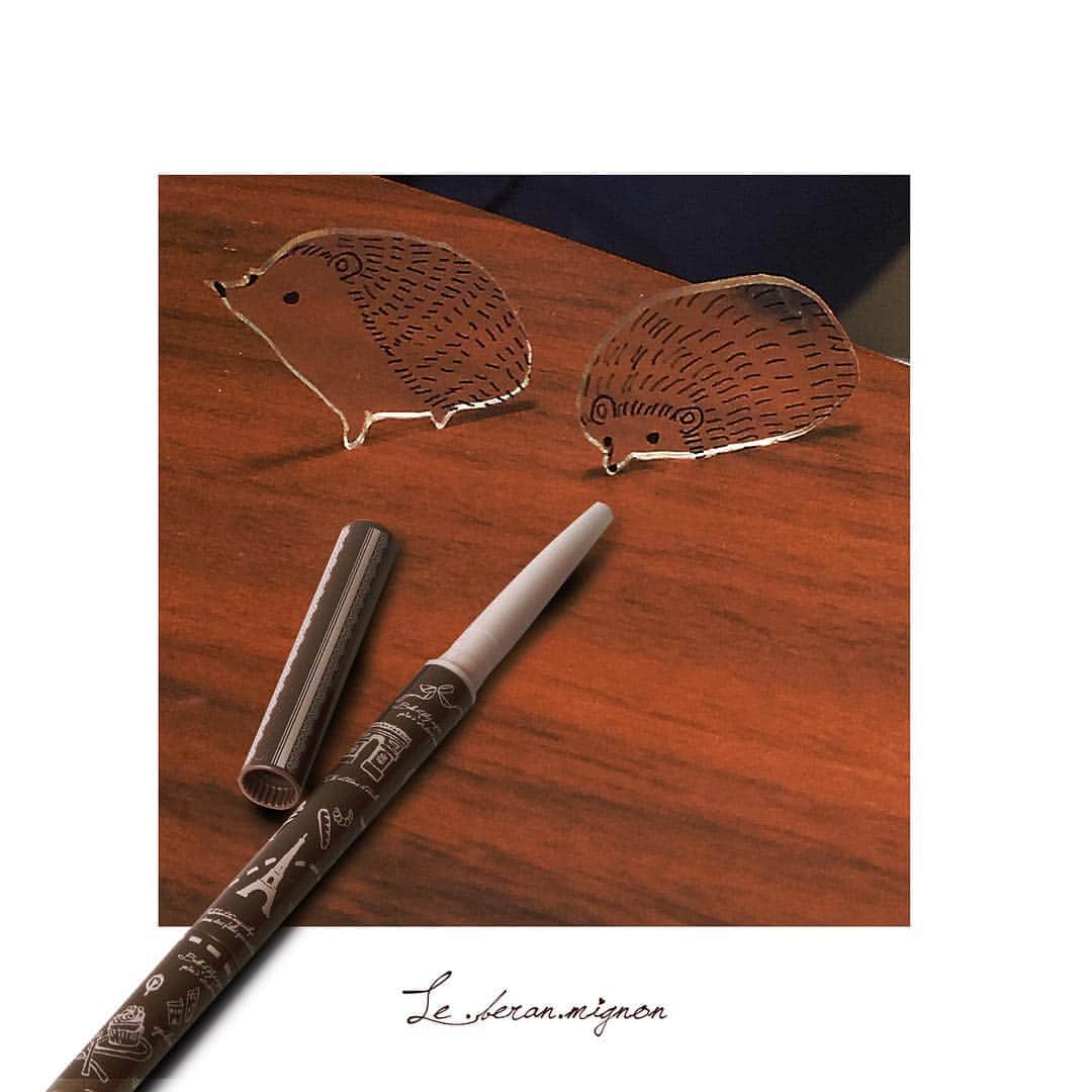 Le・beran・mignon_officialのインスタグラム：「1日の始まりにはヨレにくい落ちにくいと話題のアイライナーでメイクしませんか😊💄？ #leberan #leberanmignon #ルベラン #ルベランミニョン #アイライナー #ペンシルアイライナー #pencil #pencileyeliner #eye #eyemake #makeup #cosme #cosmetics #日本製 #プチプラコスメ #プチプラ」