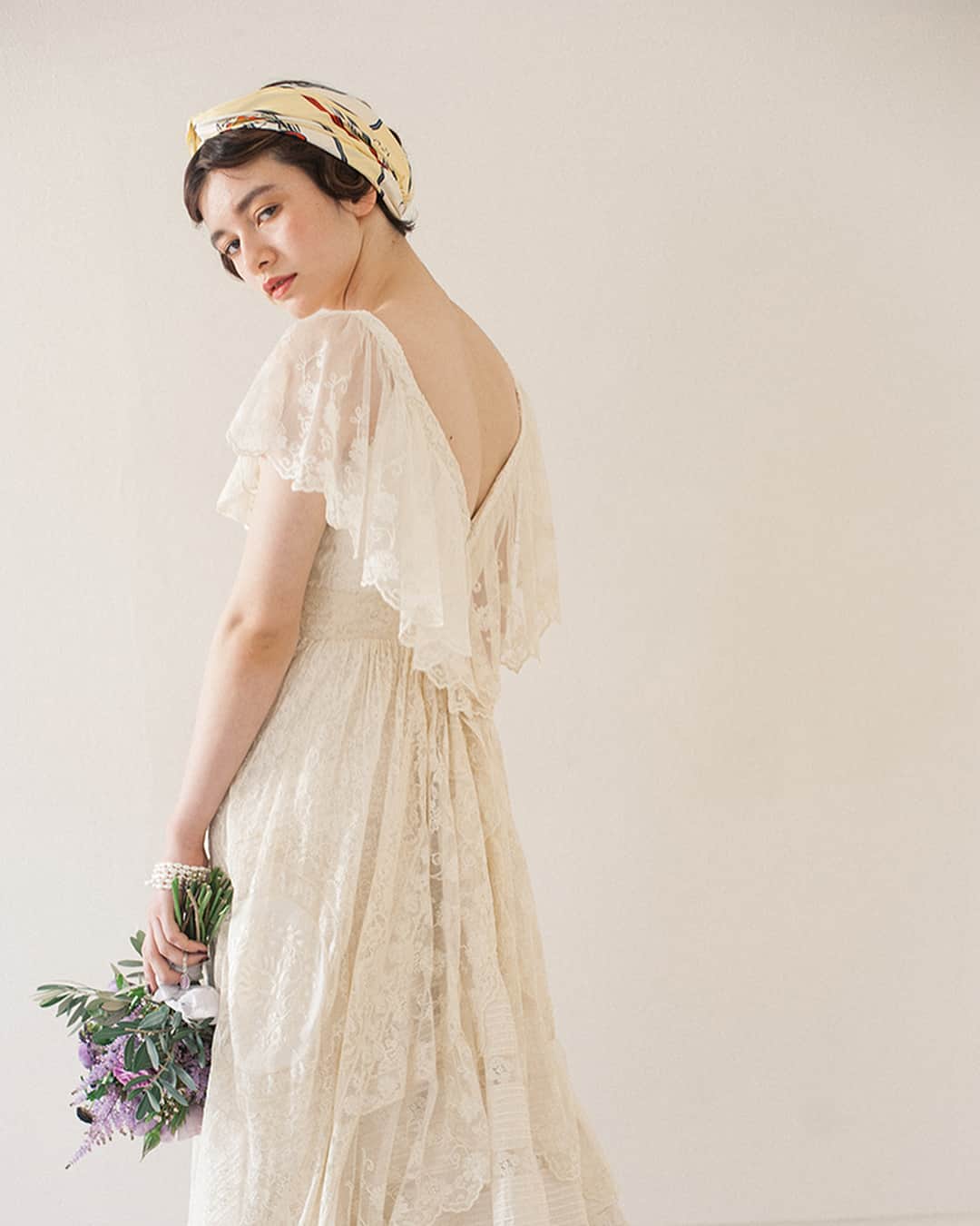 花盛友里のインスタグラム：「ドレスもヘアメイクも、最強に可愛かった、ほんともう一回結婚式したい、、、、 ゼクシィアプリのショートヘアさんのためのヘア特集、見てみてね♡」