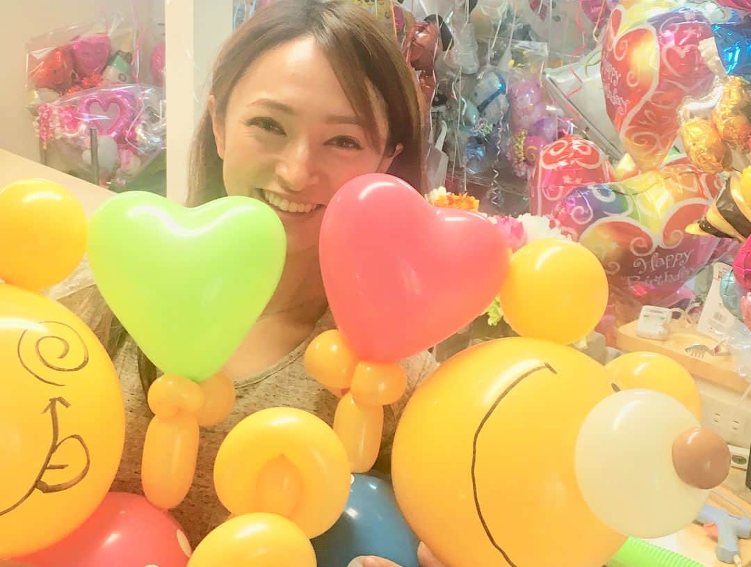 杜野まこさんのインスタグラム写真 - (杜野まこInstagram)「#バルーンアート #クマ #風船  久しぶりに作ったよ☆ 楽しかった〜〜(灬╹ω╹灬)  目のシールを貼ると 命が吹き込まれたように グッとイキイキしだす。 だから目のシールは最後のお楽しみなんだ♪♪♪ #風船まこちゃん」2月19日 13時30分 - makomorino