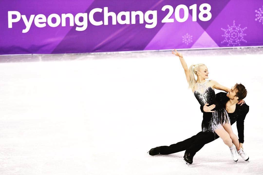 ペニー・クームズのインスタグラム：「Thank you for the overwhelming amount of support we have received today! I can’t believe that we made it back here... amazing!! So so so proud!!! 💪🏻❤️😬💜🇬🇧⛸. . . . . #pyeongchang2018 #olympics #winterolympics #athlete #lovemyjob #wedidit #thatsme #mondaymotivation #monday #joy #happiness #pride #love #🇬🇧 #teamgb #wearethegreat #preparationiseverything」