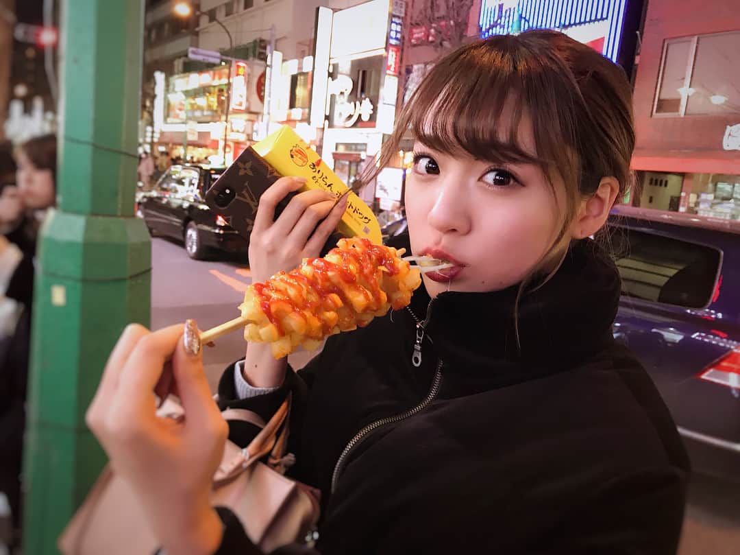 志田友美（ゆうみん）さんのインスタグラム写真 - (志田友美（ゆうみん）Instagram)「. ㅤㅤㅤㅤㅤㅤㅤㅤㅤㅤㅤㅤㅤ ____Korea town🧀____ ㅤㅤㅤㅤㅤㅤㅤㅤㅤㅤㅤㅤㅤ . 新大久保♡ この伸びるホットドッグ美味しすぎた🤤❤️ チーズめっちゃ伸びる🤨 .  #koreatown #shinokubo #ariran #cheese #koreanfood #friend」2月20日 1時55分 - yuumi_shida