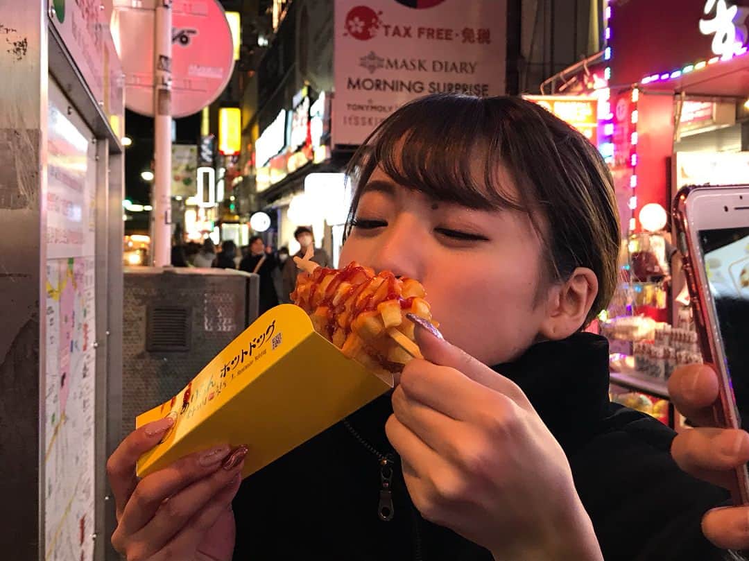 志田友美（ゆうみん）さんのインスタグラム写真 - (志田友美（ゆうみん）Instagram)「. ㅤㅤㅤㅤㅤㅤㅤㅤㅤㅤㅤㅤㅤ ____Korea town🧀____ ㅤㅤㅤㅤㅤㅤㅤㅤㅤㅤㅤㅤㅤ . 新大久保♡ この伸びるホットドッグ美味しすぎた🤤❤️ チーズめっちゃ伸びる🤨 .  #koreatown #shinokubo #ariran #cheese #koreanfood #friend」2月20日 1時55分 - yuumi_shida