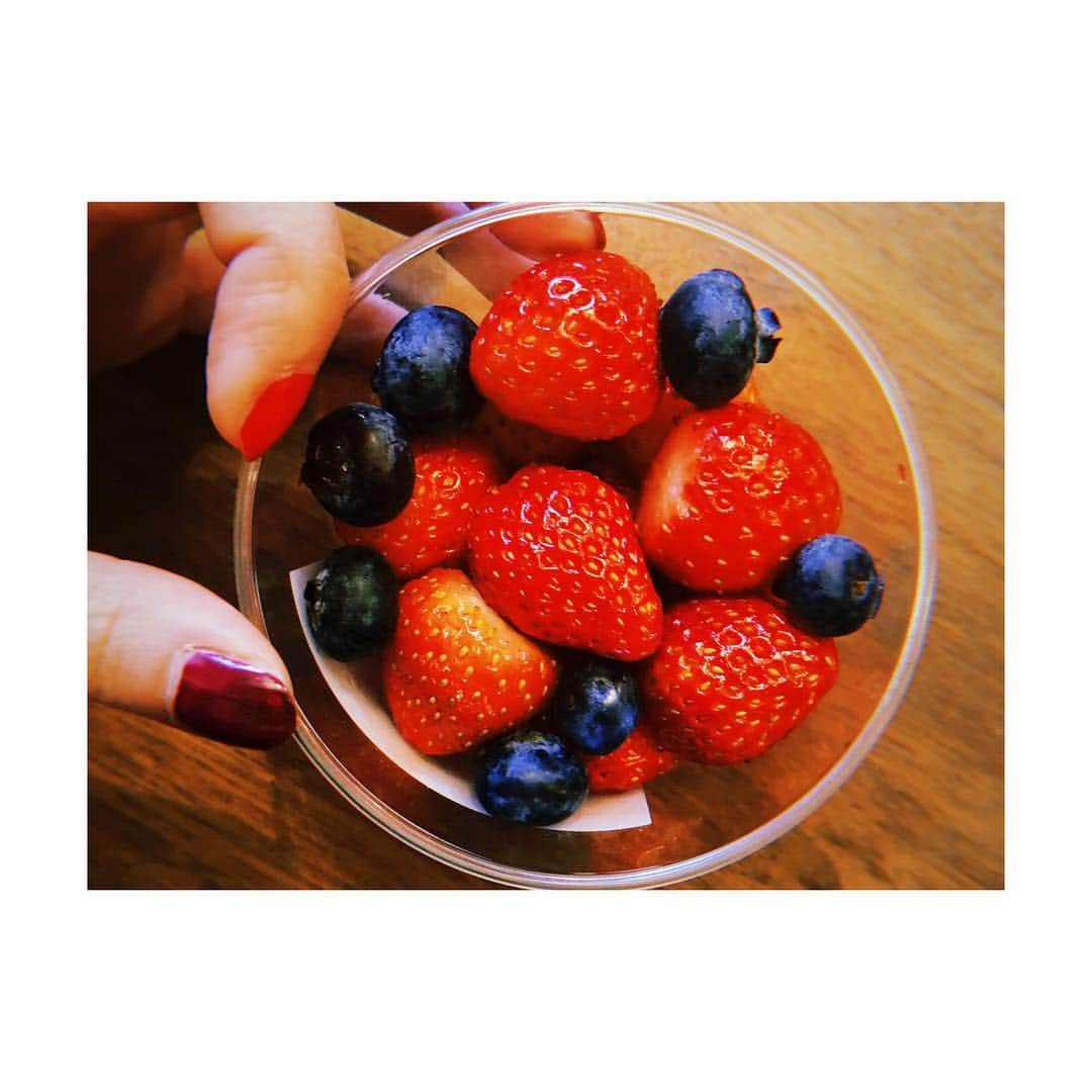 本田翼さんのインスタグラム写真 - (本田翼Instagram)「💅 果実な色味🍓 @chanelofficial」2月20日 13時50分 - tsubasa_0627official