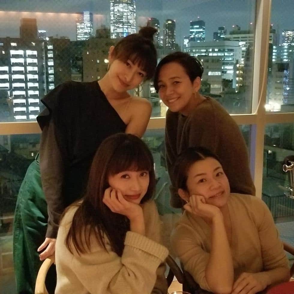 山田優さんのインスタグラム写真 - (山田優Instagram)「２夜連続で ヨンアと一緒だった夜🌃🍴 @youn1029  美味しい鉄板焼に フレンチと 贅沢なご飯と 陽気な楽しい友人と♥️ たまにはいいよねー😆  #よんよんとバンダナが被ってるっていう #洋服の好みも似がち #嵯峨姉妹 #子供達が仲良しで嬉しい  #鉄板焼 #french」2月20日 11時47分 - yu_yamada_