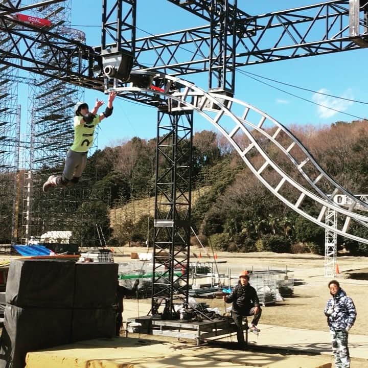 乾雅人のインスタグラム：「SASUKE Ninja Warrior2018 New Obstacle 新エリア 【ドラゴングライダー Dragon glider】 1st Stage ダブルペンダラムの位置に。大小2匹の龍の背中を滑空するイメージ。 かなりヤバイやつ、です。 (米版 ダブルディッパー Double dipperのトランポリン追加Ver.と捉えてください) #sasuke2018 #ninjawarrior」