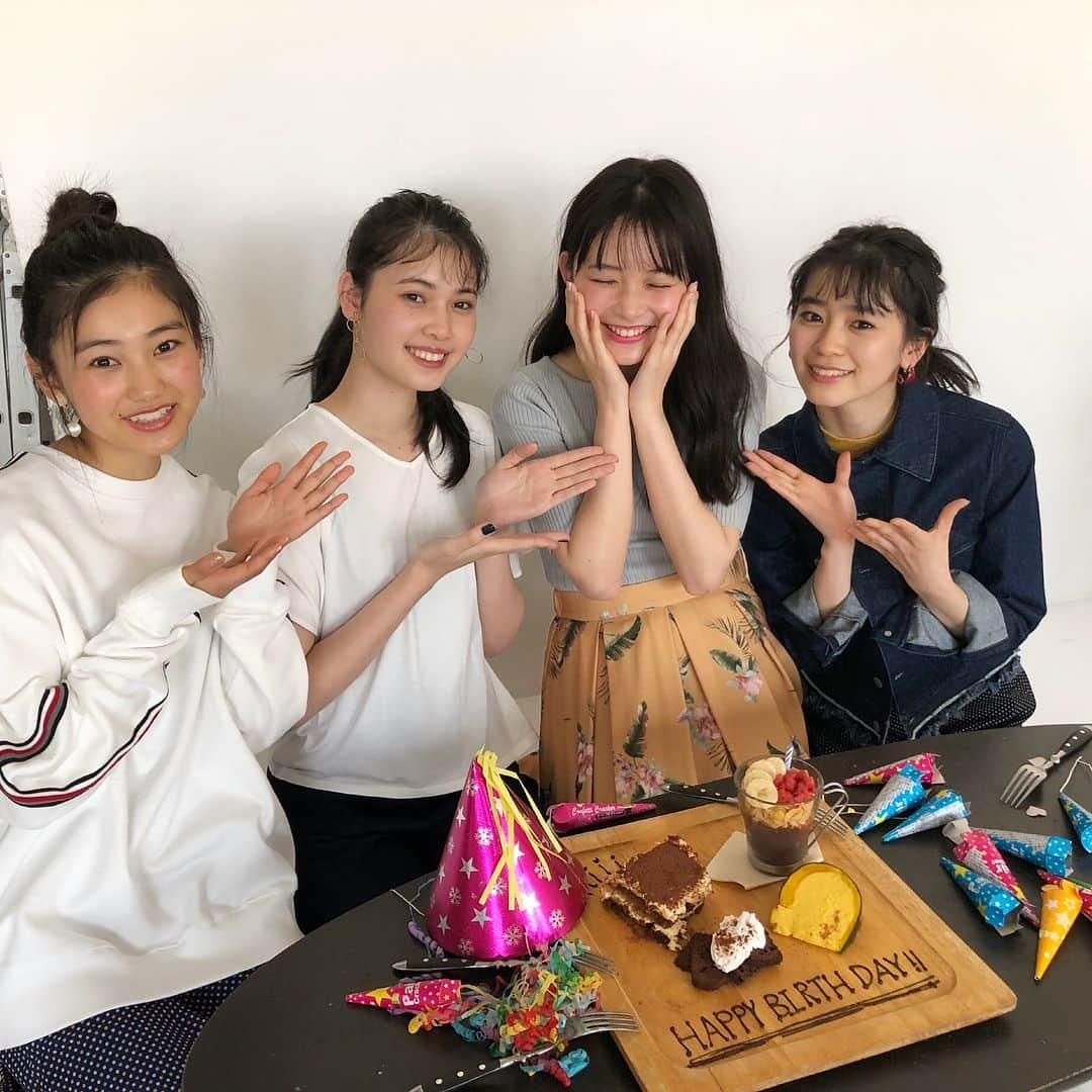 久間田琳加さんのインスタグラム写真 - (久間田琳加Instagram)「Seventeenの撮影のとき、 お誕生日をお祝いしていただきました😢 思いがけなかったので本当にびっくり、幸せです😢💗 ありがとうございます！！！ #Seventeen #セブンティーン」2月20日 22時09分 - rinka_kumada0223