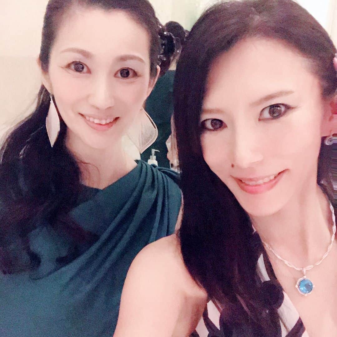 鷹村アオイさんのインスタグラム写真 - (鷹村アオイInstagram)「. 元観光大使の美女、紫乃ちゃんとパタヤランチ！ , #タイ🇹🇭 #パタヤ #タイ在住 #タイ #ハッシュタグ反映されない #ハッシュタグ反映して」2月20日 22時31分 - aoi_takamura
