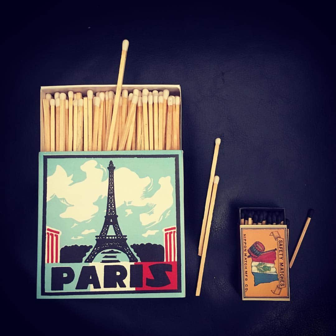 堤信子さんのインスタグラム写真 - (堤信子Instagram)「パリのセレクトショップ、メルシーで見つけた、大きなマッチボックス。長い棒が可愛すぎて、使えない。 今日は、来月から代官山アッサンブラージュで開催するパリ雑貨市のリスト作りに追われています。 このマッチボックス、一点モノとしてもしかしたら出るかも☆*:.｡. o(≧▽≦)o .｡.:*☆ #バリ雑貨 #エッフェル塔 #メルシー #merci #アッサンブラージュ」2月20日 14時13分 - nobnob1111