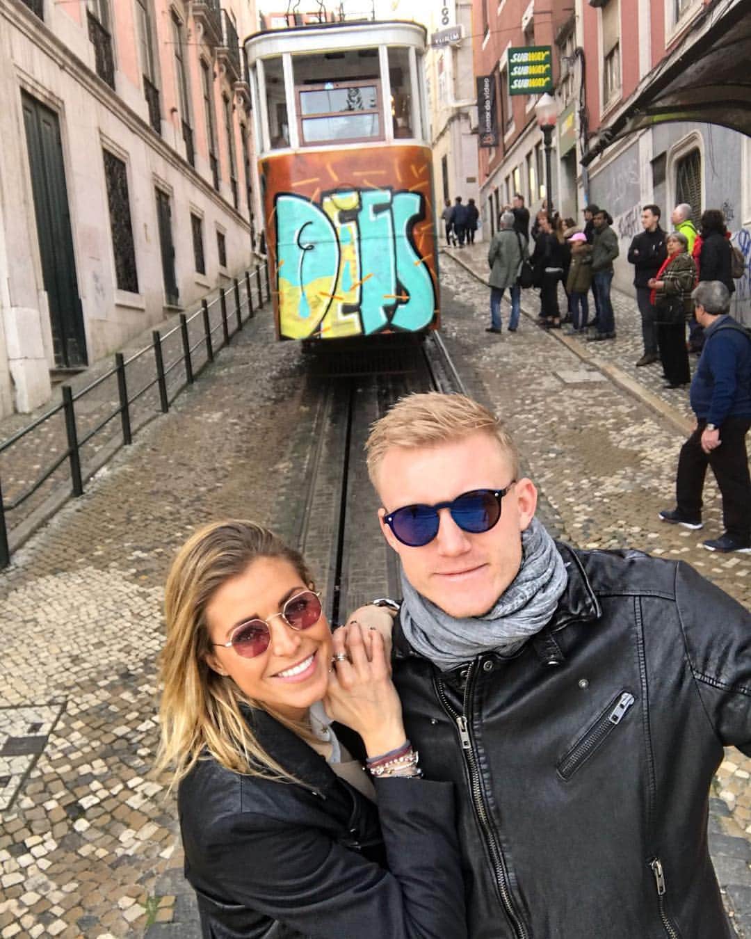 フレデリク・ソーレンセンのインスタグラム：「Precious time together in #lissabon 👫 @blondiebusyandbolognese #porto#pasteldenata#lisboa#tram28E#sorensini」