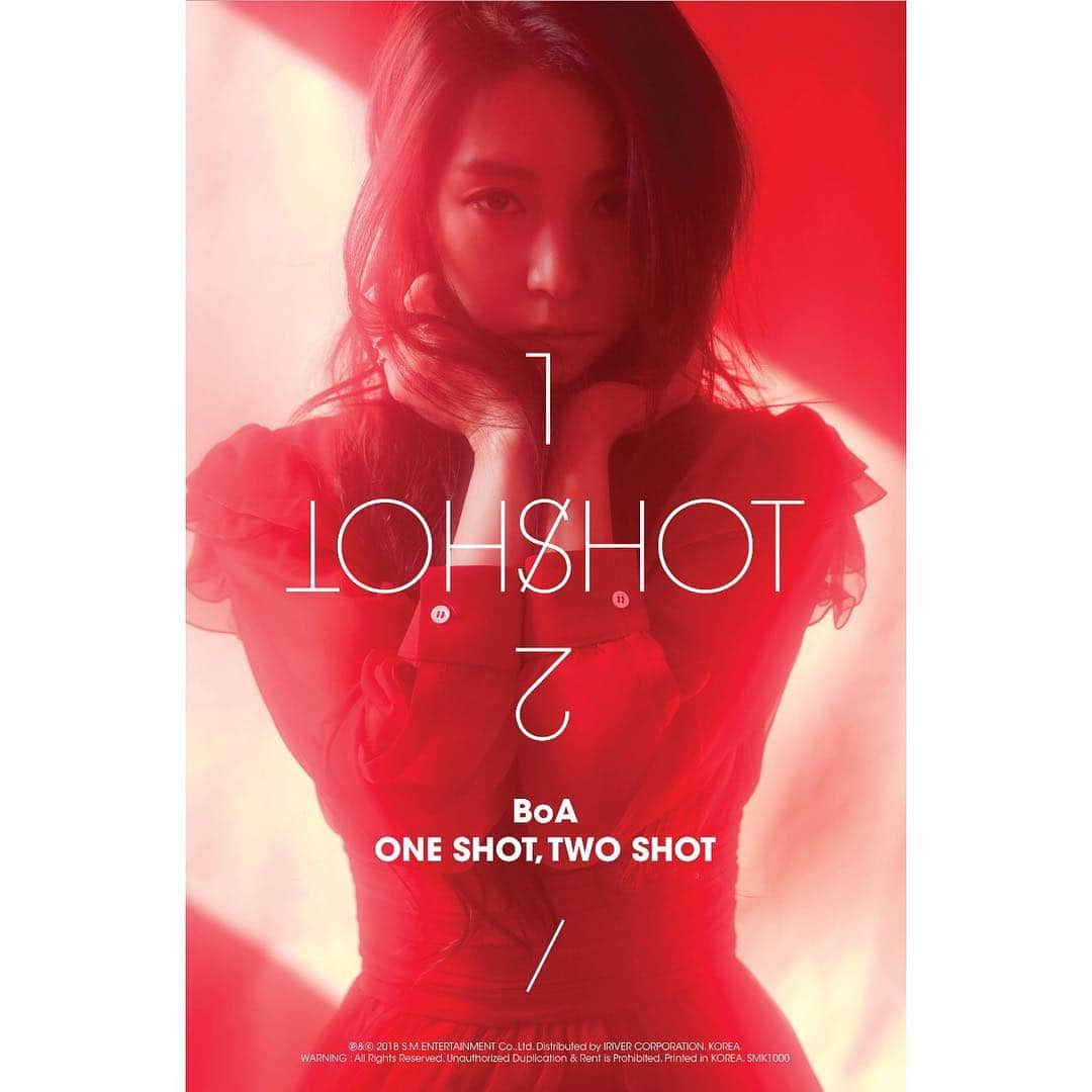 BoAのインスタグラム：「One shot two shot 🎶🖤 끼악! 앨범 발매 🎉🎉 많이 들어주세용 ^^ #원샷투샷 #oneshottwoshot」