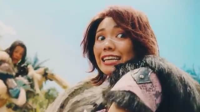 二階堂ふみ・ファンアカウントのインスタグラム：「デカビタC『操られるハンター篇』30秒  #二階堂ふみ #生田斗真 #池松壮亮 #モンハン #デカビタC」