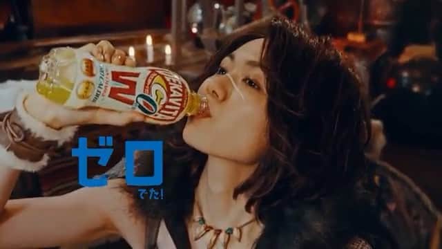 二階堂ふみ・ファンアカウントのインスタグラム：「デカビタC『試着篇 15秒  #二階堂ふみ #生田斗真 #池松壮亮 #モンハン #デカビタ」